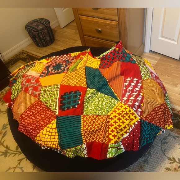 XL D’iyanu mid-length swing skirt. Extra large with zip up in back, fitted waist - Picture 3 of 6